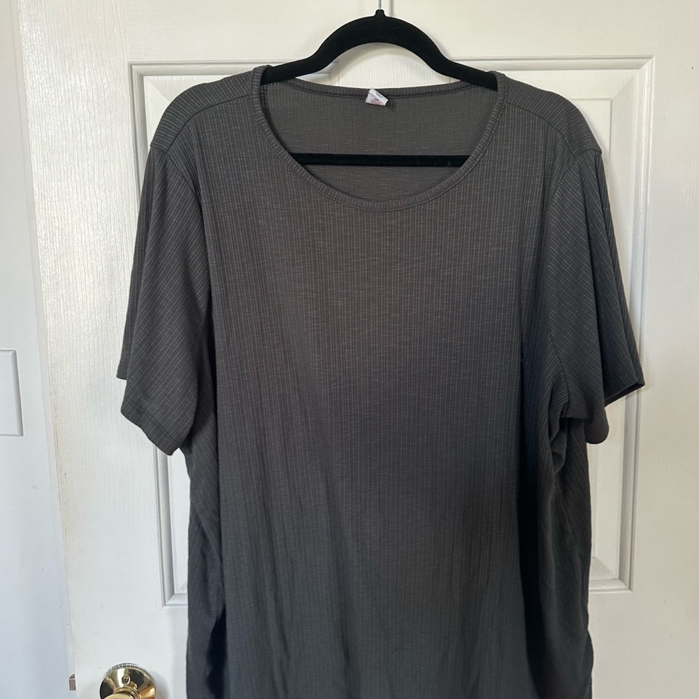 Old navy t-shirt